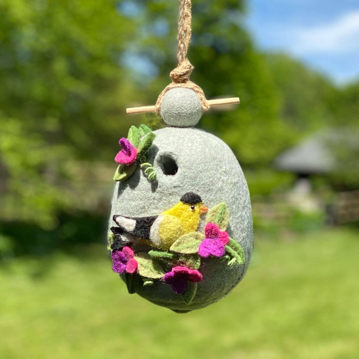 Birdhouse: Sweetpea Goldfinch